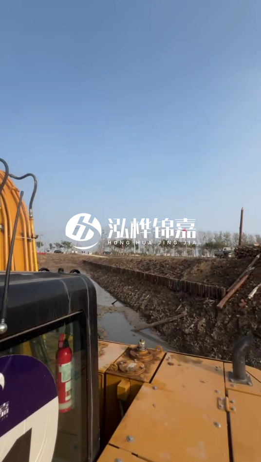 三門峽挖機打木樁專業(yè)施工-松木樁打樁木價格含運輸成本嗎？
